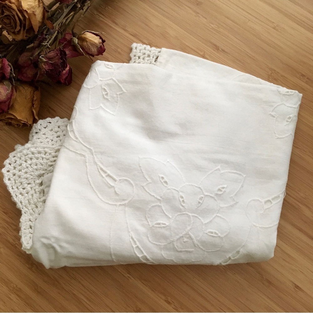 Vintage 60s 100% Cotton Pillow Cover Scalloped Edges Floral Center | Standard